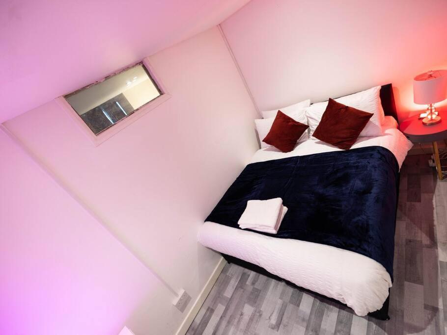1 Bedroom-sofabed-worktable-4-wifi-parking Apartment London