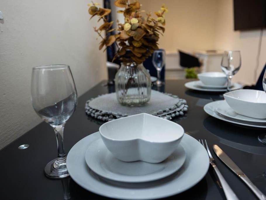 Apartment 1 Bedroom-sofabed-worktable-4-wifi-parking *