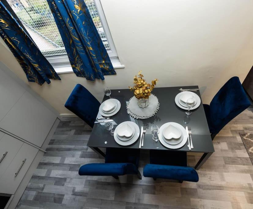 1 Bedroom-sofabed-worktable-4-wifi-parking