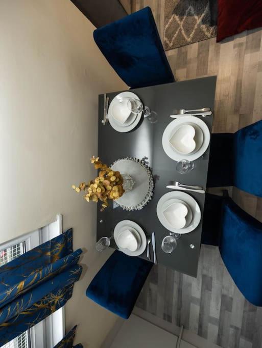 1 Bedroom-sofabed-worktable-4-wifi-parking London