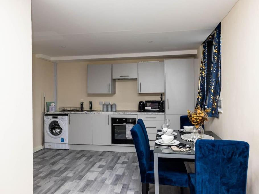 1 Bedroom-sofabed-worktable-4-wifi-parking Apartment