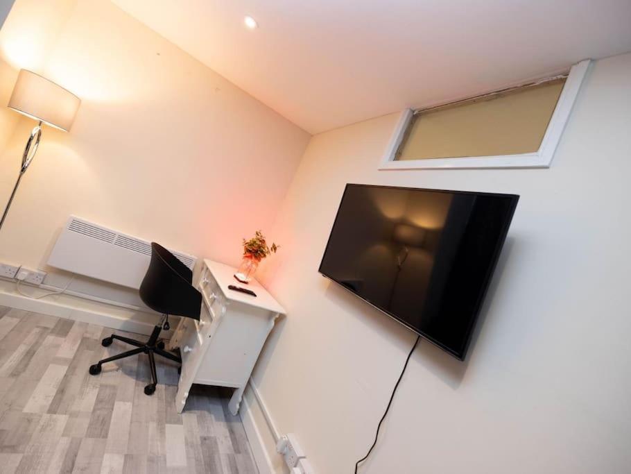 Apartment 1 Bedroom-sofabed-worktable-4-wifi-parking *