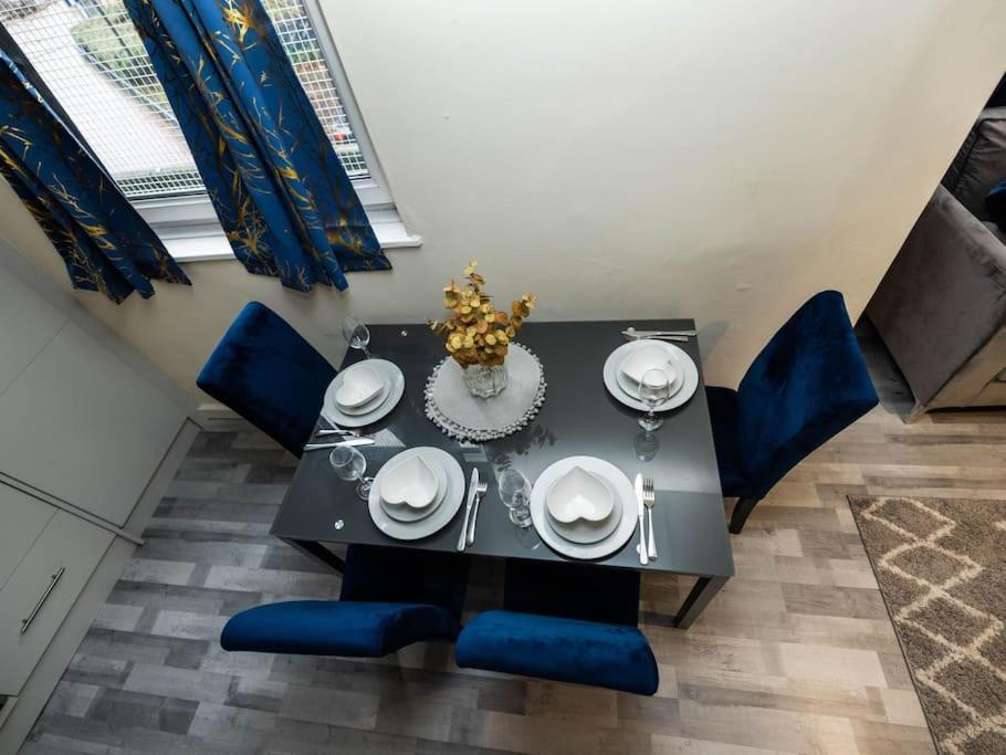 1 Bedroom-sofabed-worktable-4-wifi-parking