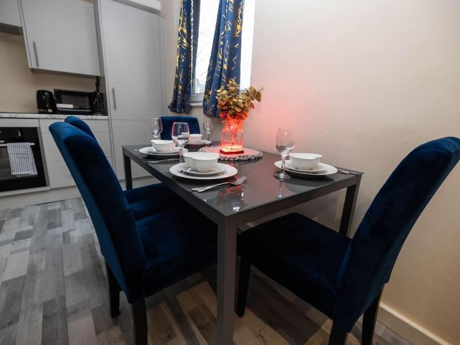1 Bedroom-sofabed-worktable-4-wifi-parking Apartment *