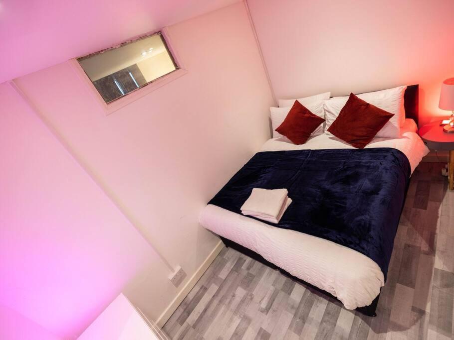 1 Bedroom-sofabed-worktable-4-wifi-parking Apartment *