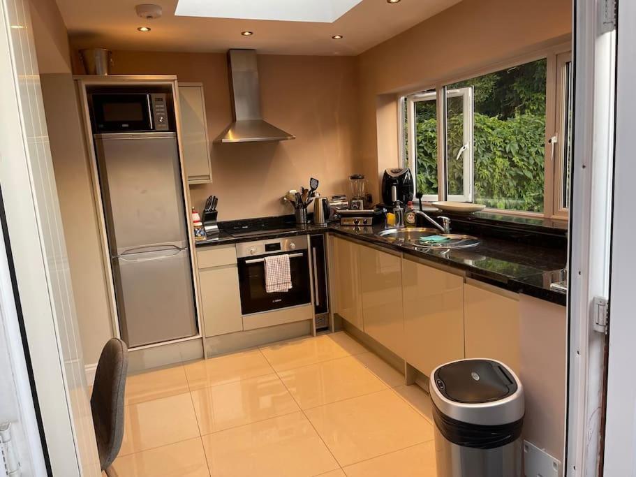 Apartment Lovely 2 Bedroom Ground Floor Flat With Garden.
