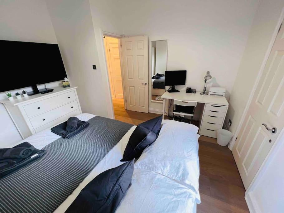 Lovely 2 Bedroom Ground Floor Flat With Garden. Apartment *