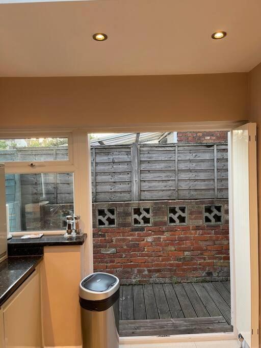 Apartment Lovely 2 Bedroom Ground Floor Flat With Garden.
