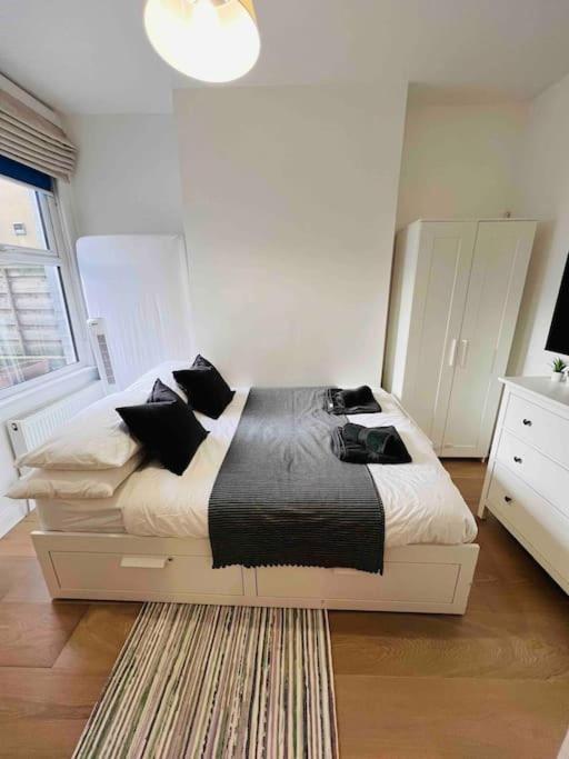 Apartment Lovely 2 Bedroom Ground Floor Flat With Garden. *