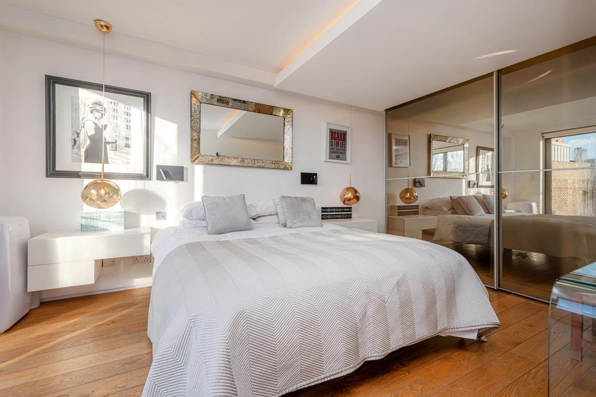 Apartment Stunning 3 Bedroom, 3 Bathroom Duplex With Terrace London