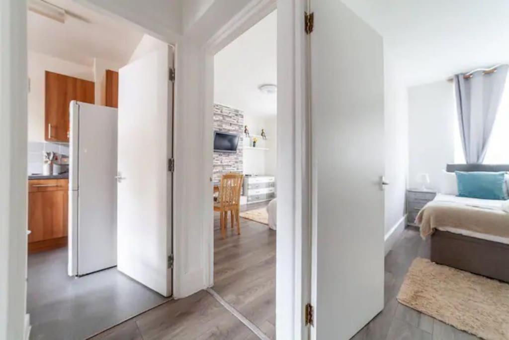 Ground Floor Flat Free Parking Apartment *