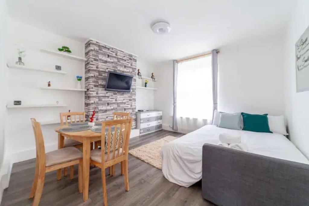 Ground Floor Flat Free Parking *