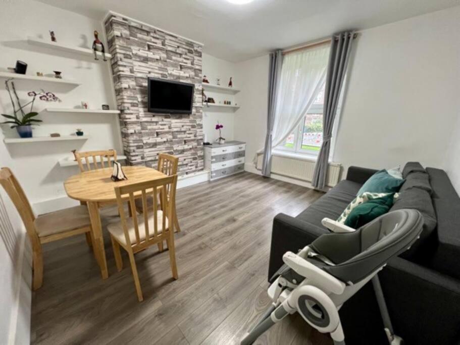 Apartment Ground Floor Flat Free Parking London