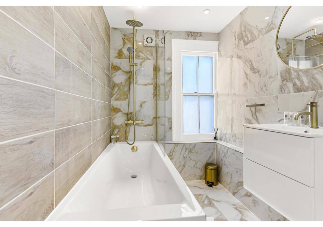 Cozy Bliss Escape: Family - Friendly Getaway Leilighet London