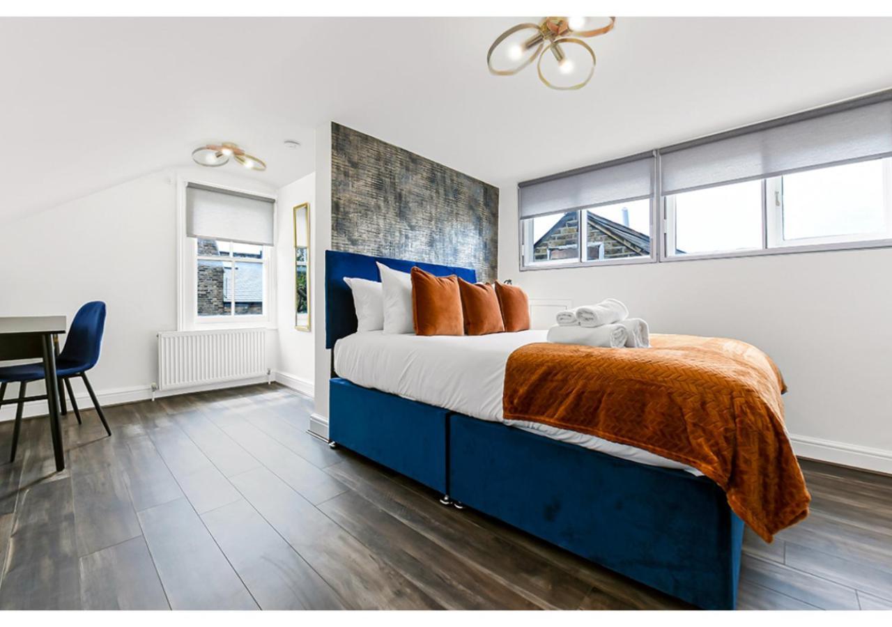 Cozy Bliss Escape: Family - Friendly Getaway London