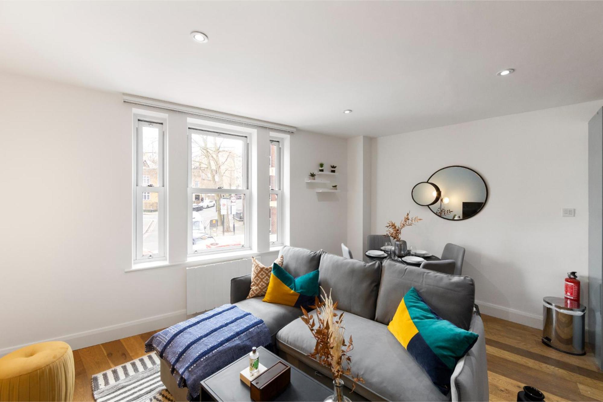 Tranquil Flat With Outdoor Space - Prime Location! Apartamento