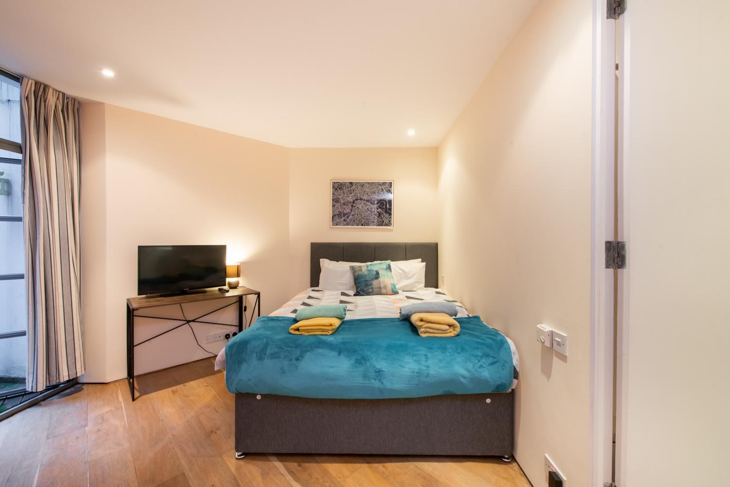 Apartment Pollen Street, Two-bedroom Flat London