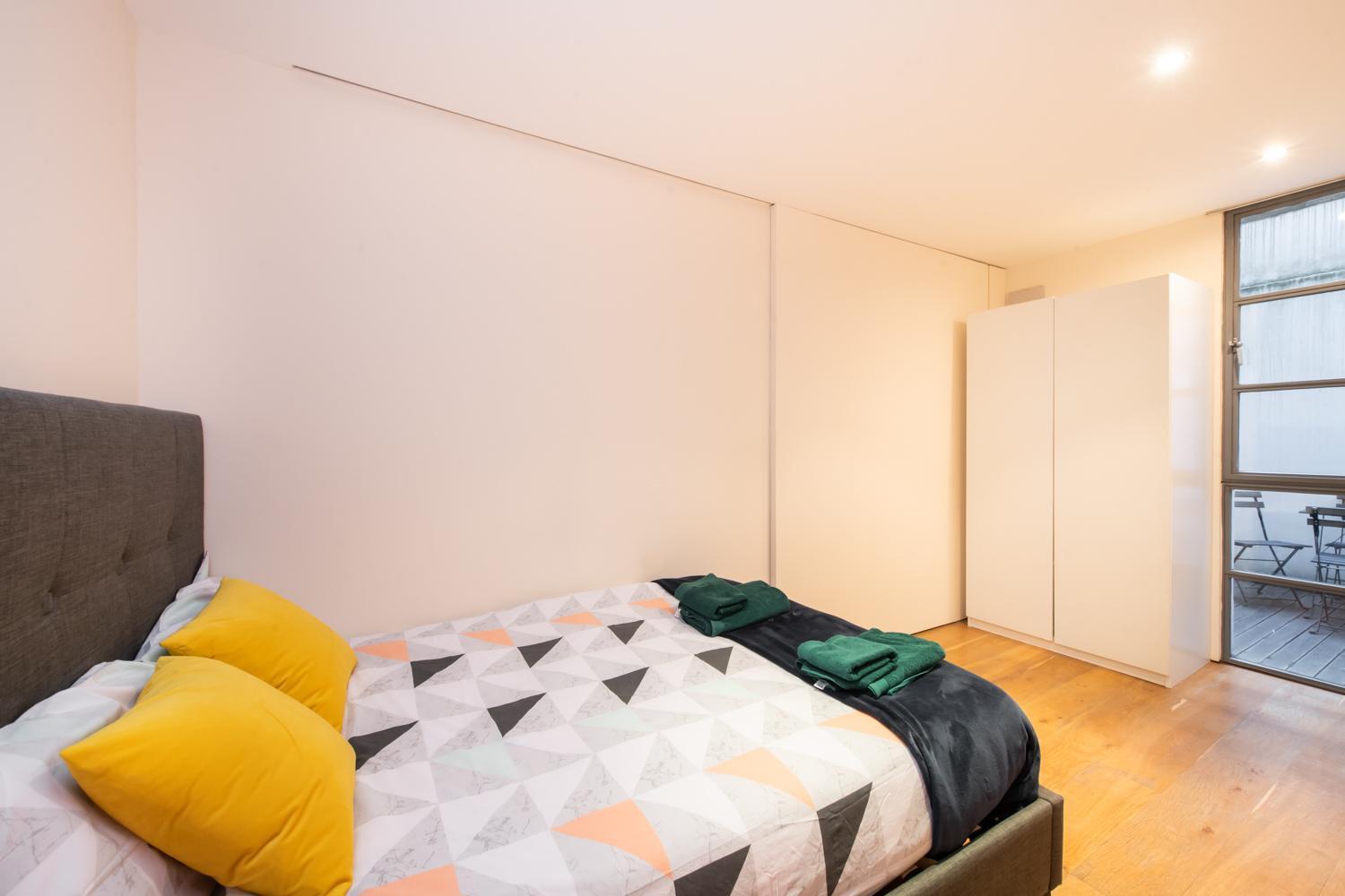 Pollen Street, Two-bedroom Flat Apartment London