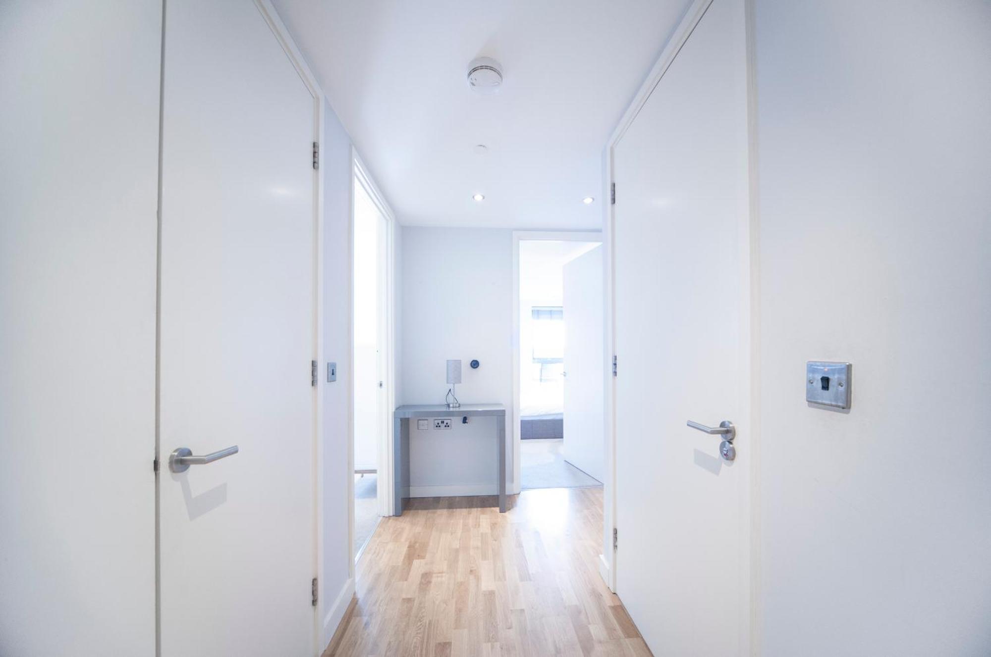 Leilighet Floor - 2 Bed/2 Bath + Private Balcony