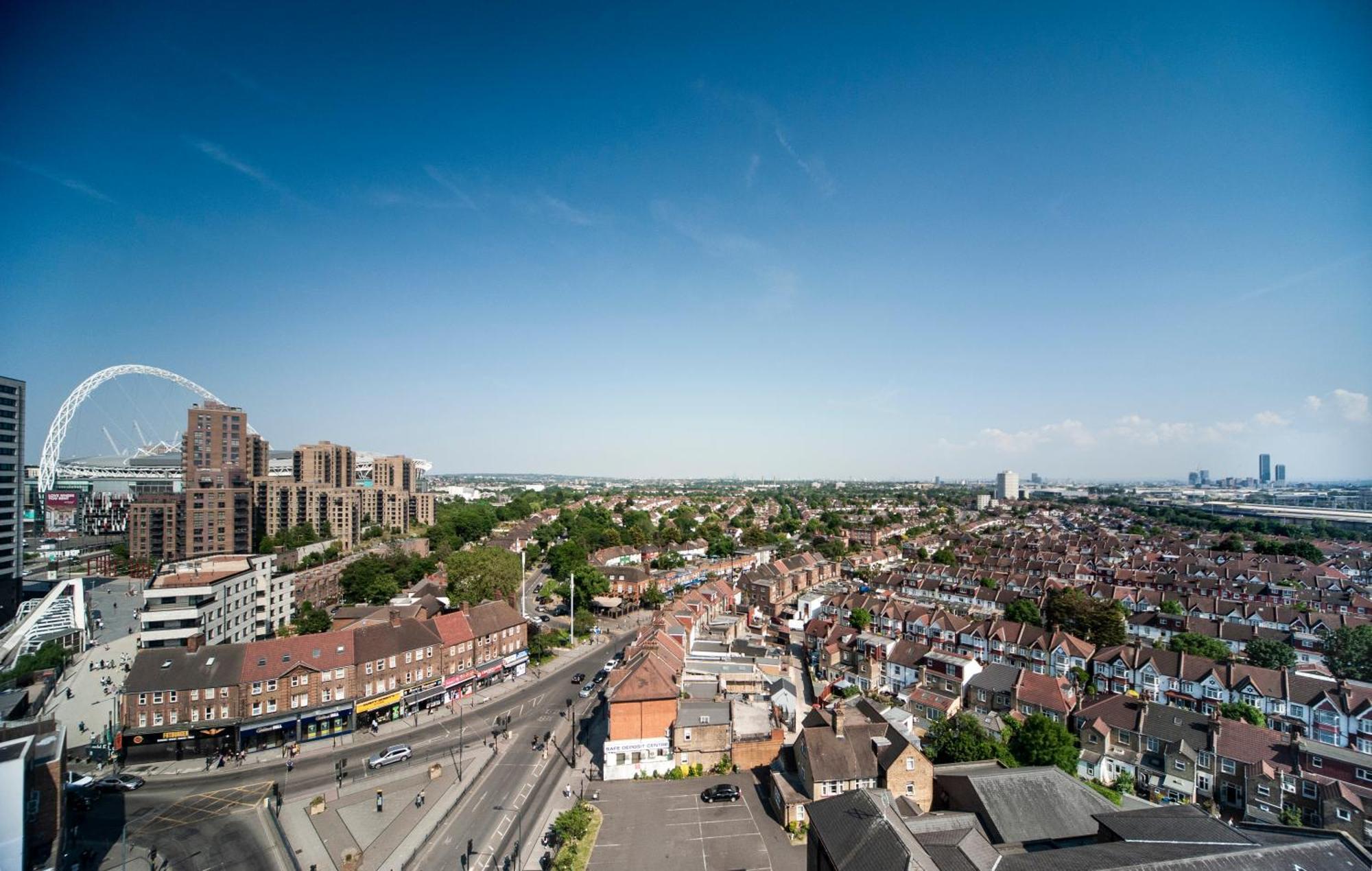 Leilighet Floor - 2 Bed/2 Bath + Private Balcony *