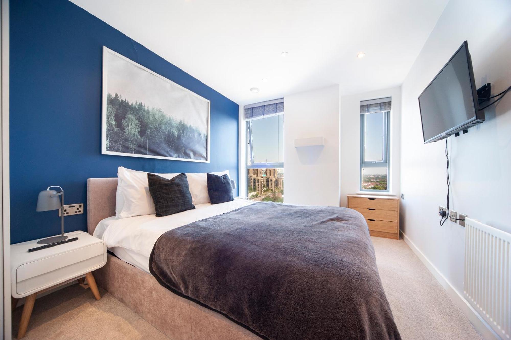 Floor - 2 Bed/2 Bath + Private Balcony Leilighet