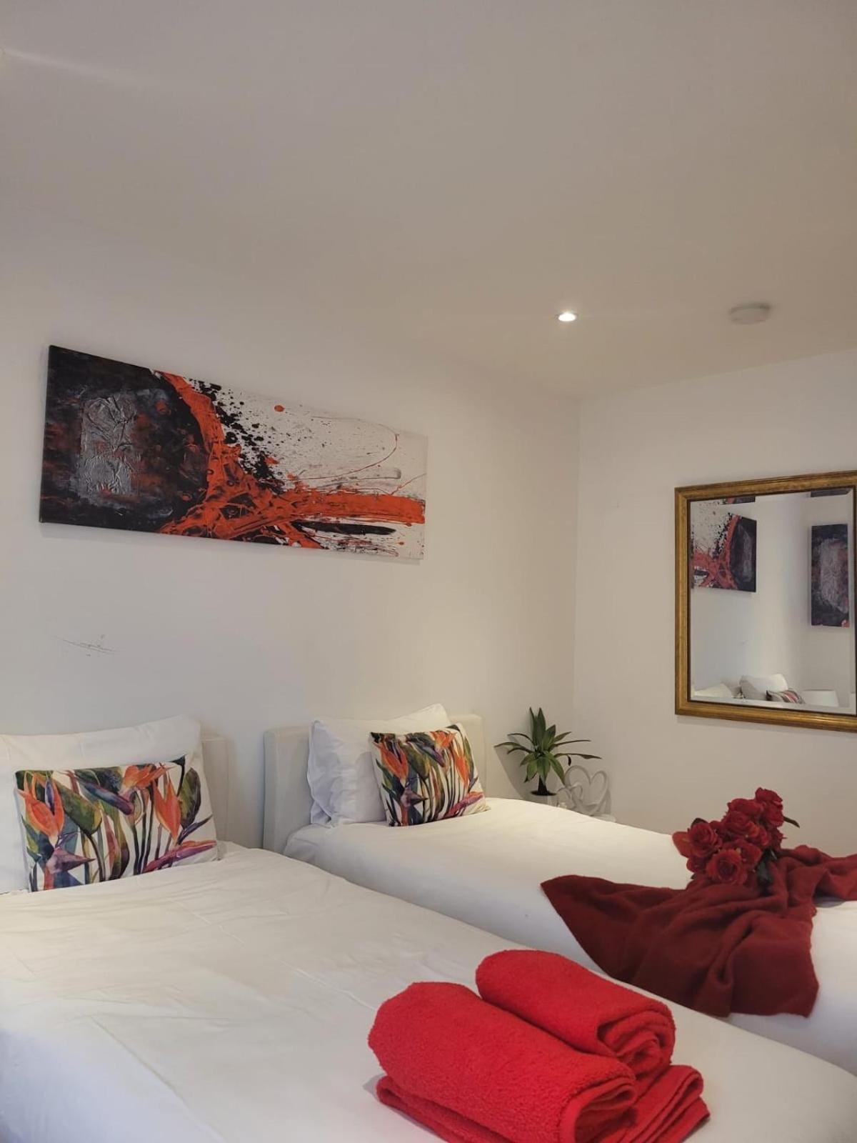 Apartment 3 Bedroom In Central Sleep 10 Hy2 *