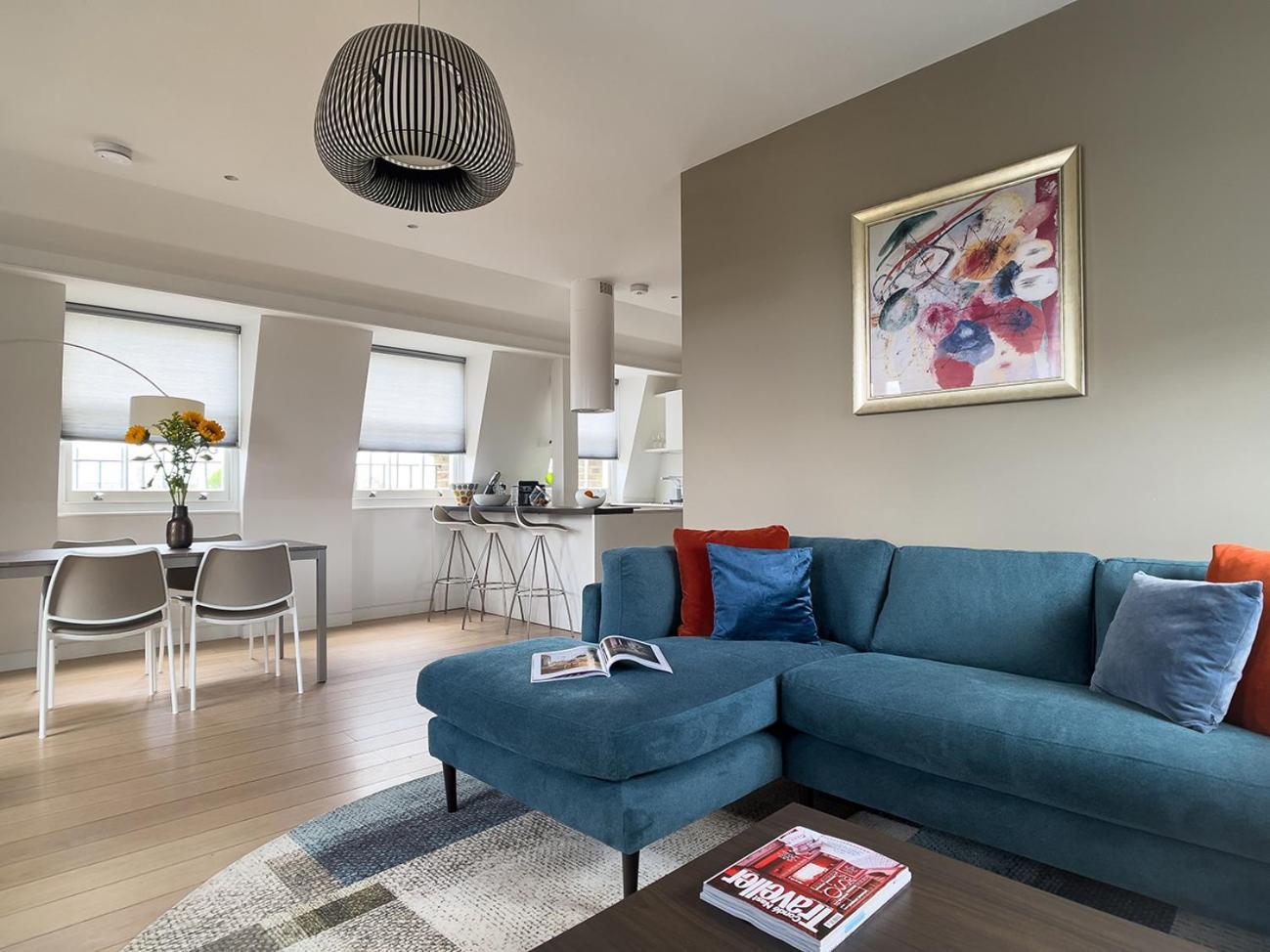Mirabilis Apartments, Wells Court * Londen
