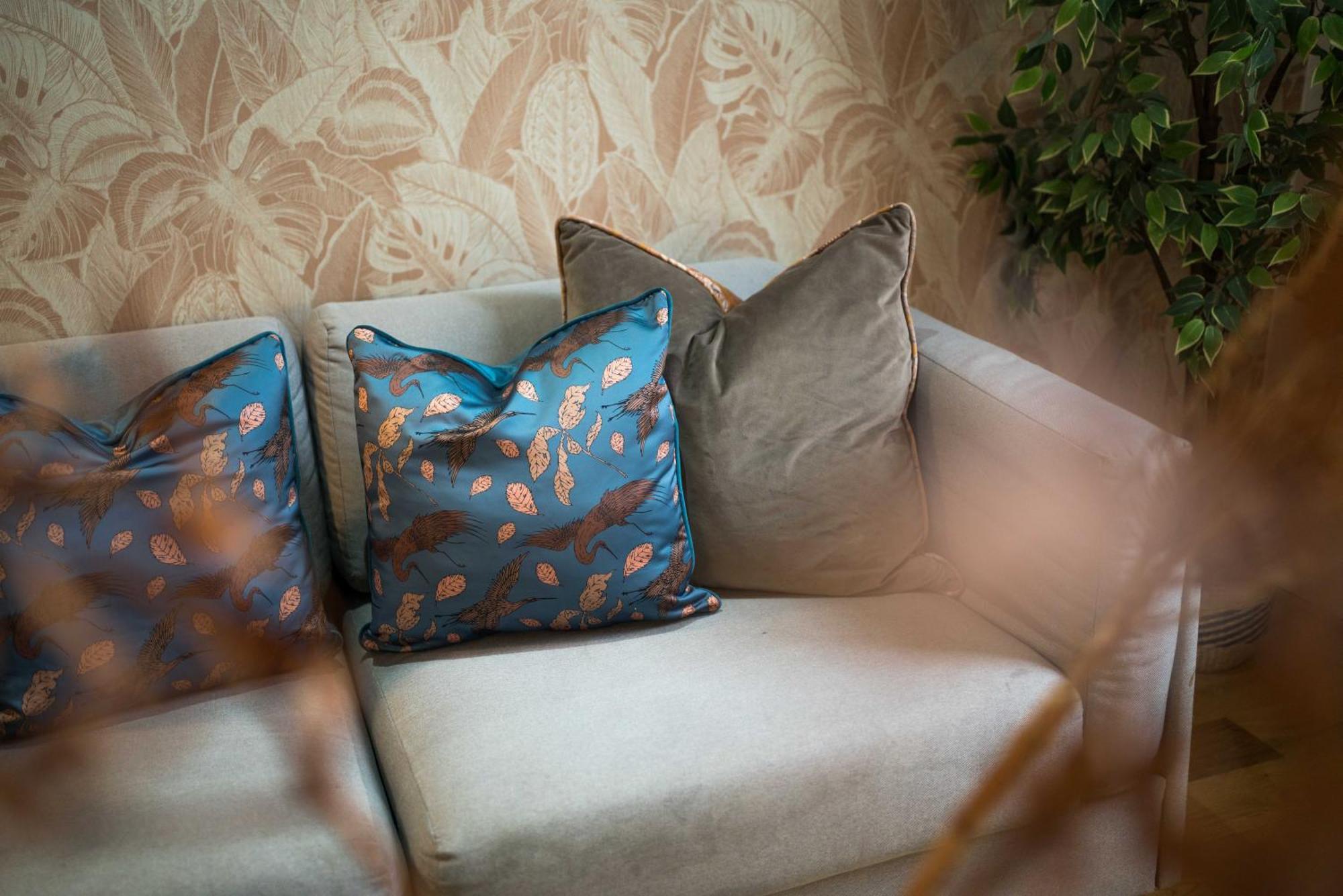 Charming 1-bed In Apartment *