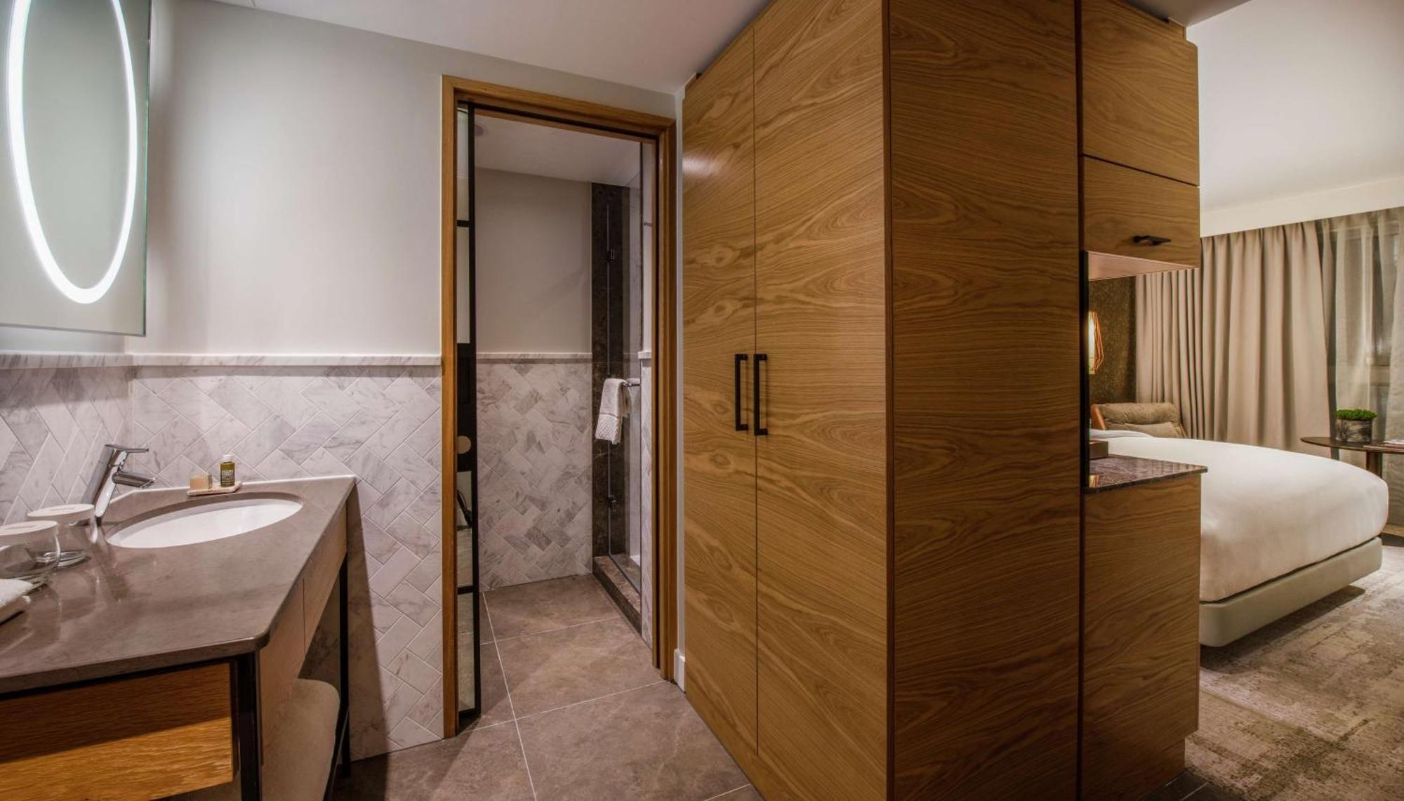 Hotell Lincoln Plaza London, Curio Collection By Hilton 4*