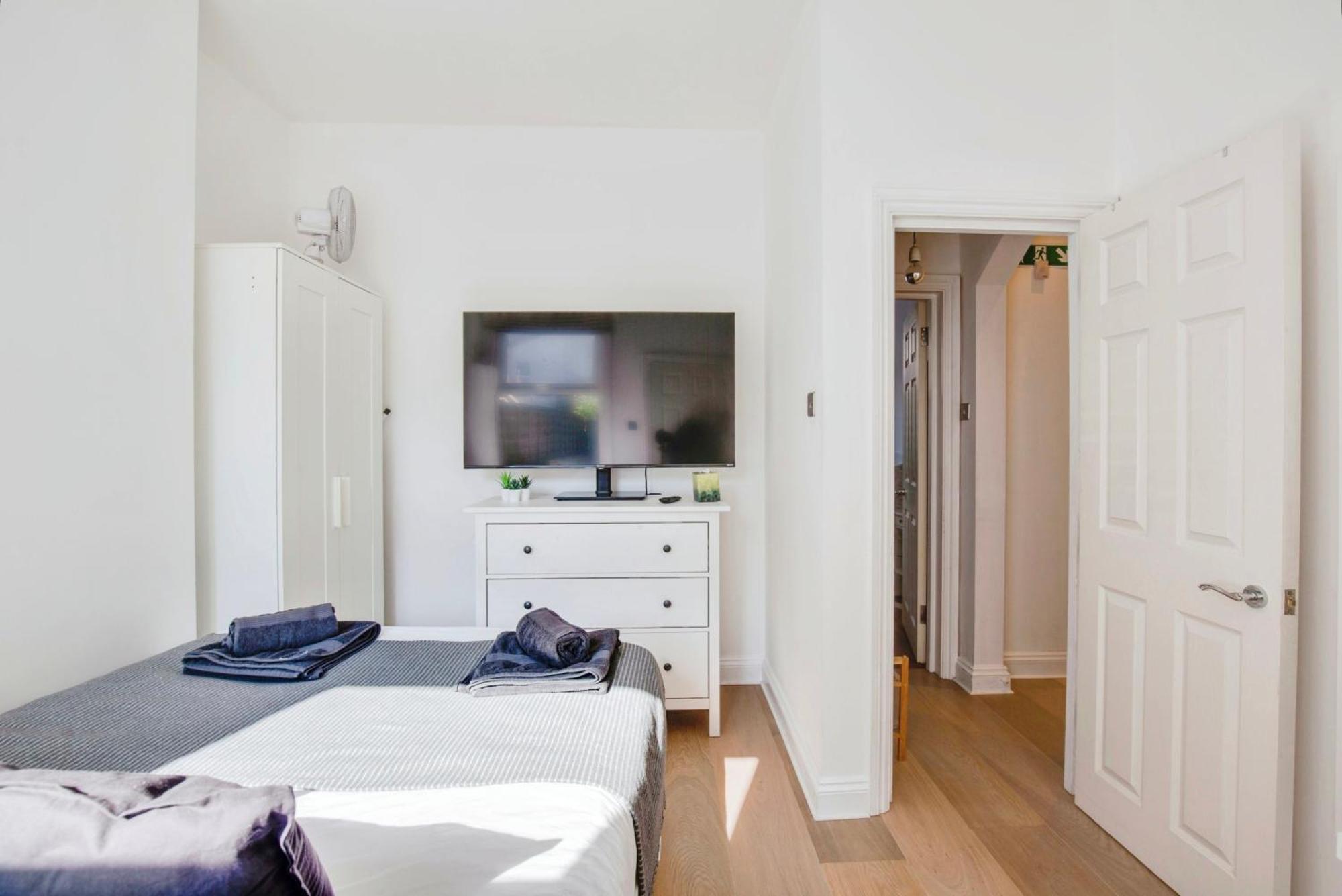 Apartment Lovely 2 Bedroom Ground Floor Flat With Garden. *