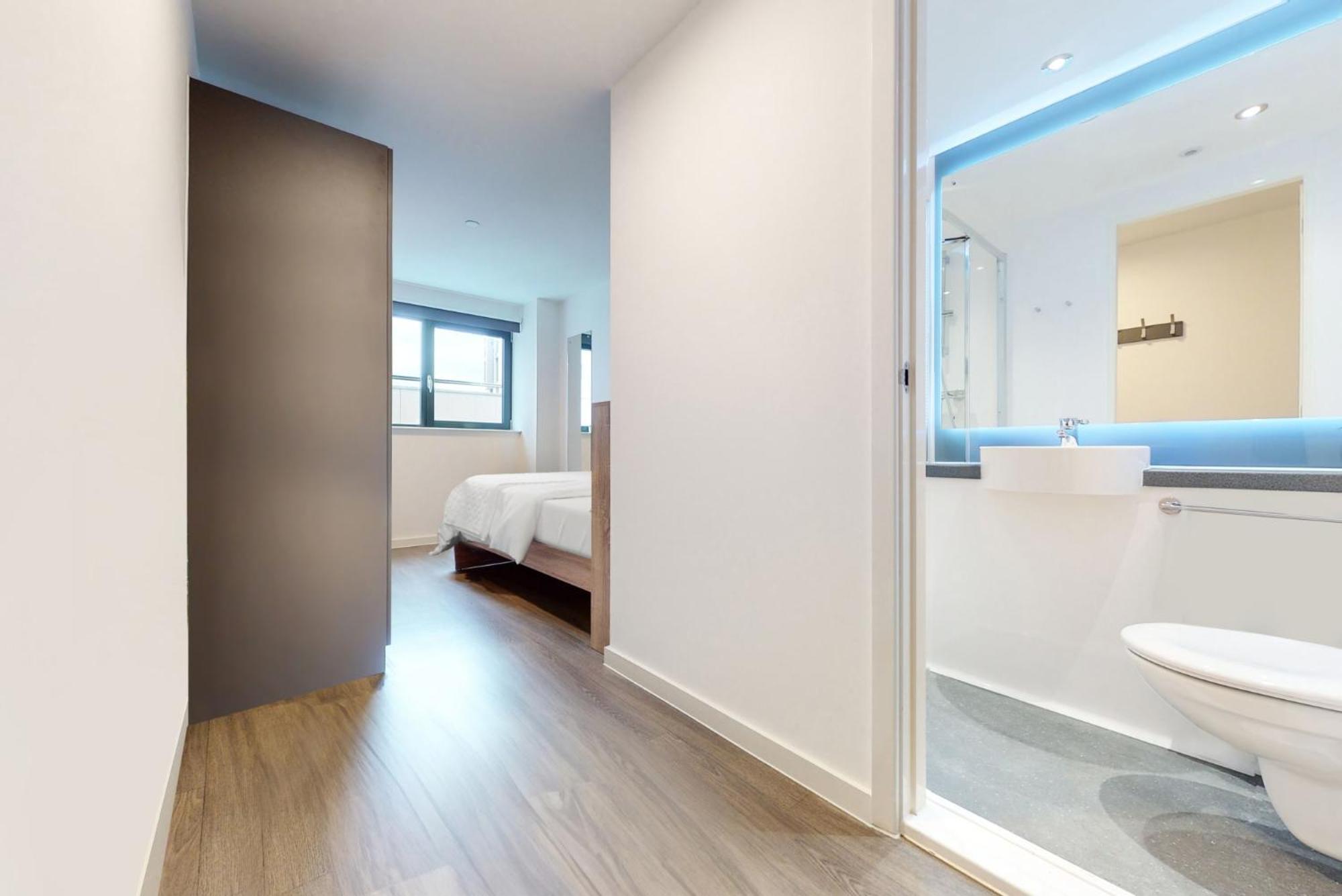 Private Bedrooms With Shared Kitchen, And At Canvas Wembley In Leilighet