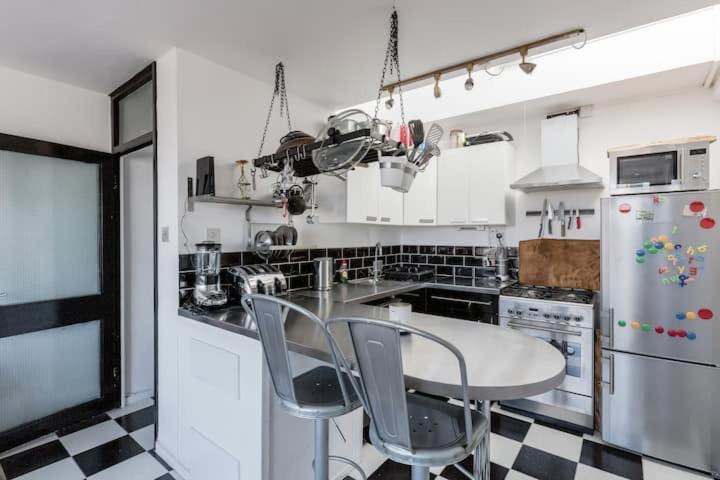 Guestready - Stylish Skyline Views, *