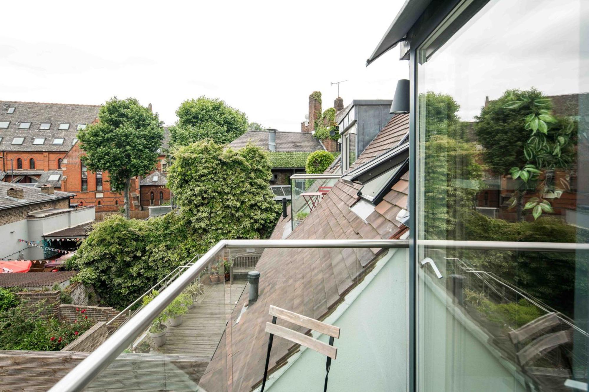Apartment Sleek And Stylish 1bd W/ Balcony, Hammersmith London