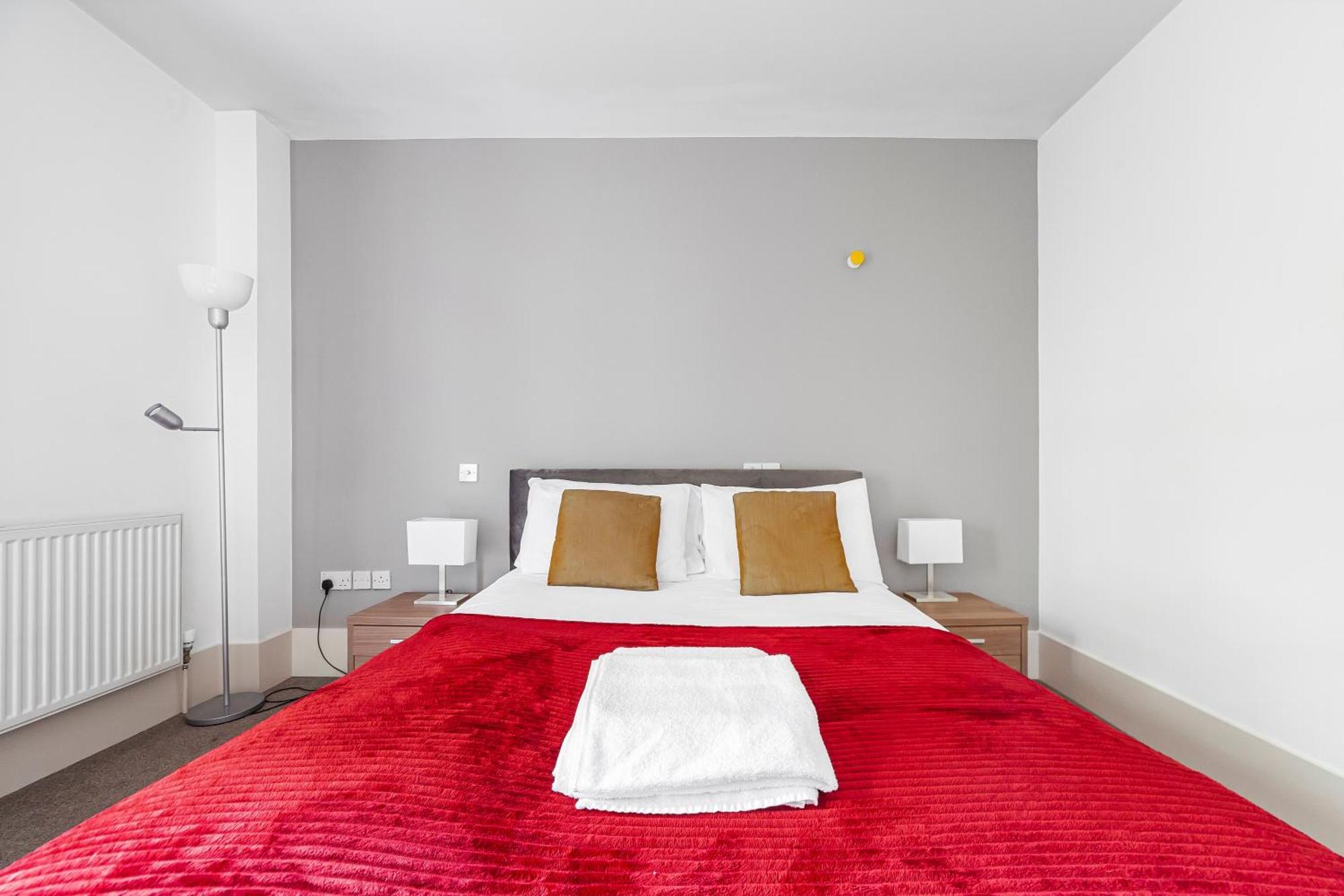 Deluxe Holborn Two Bedroom * Londen