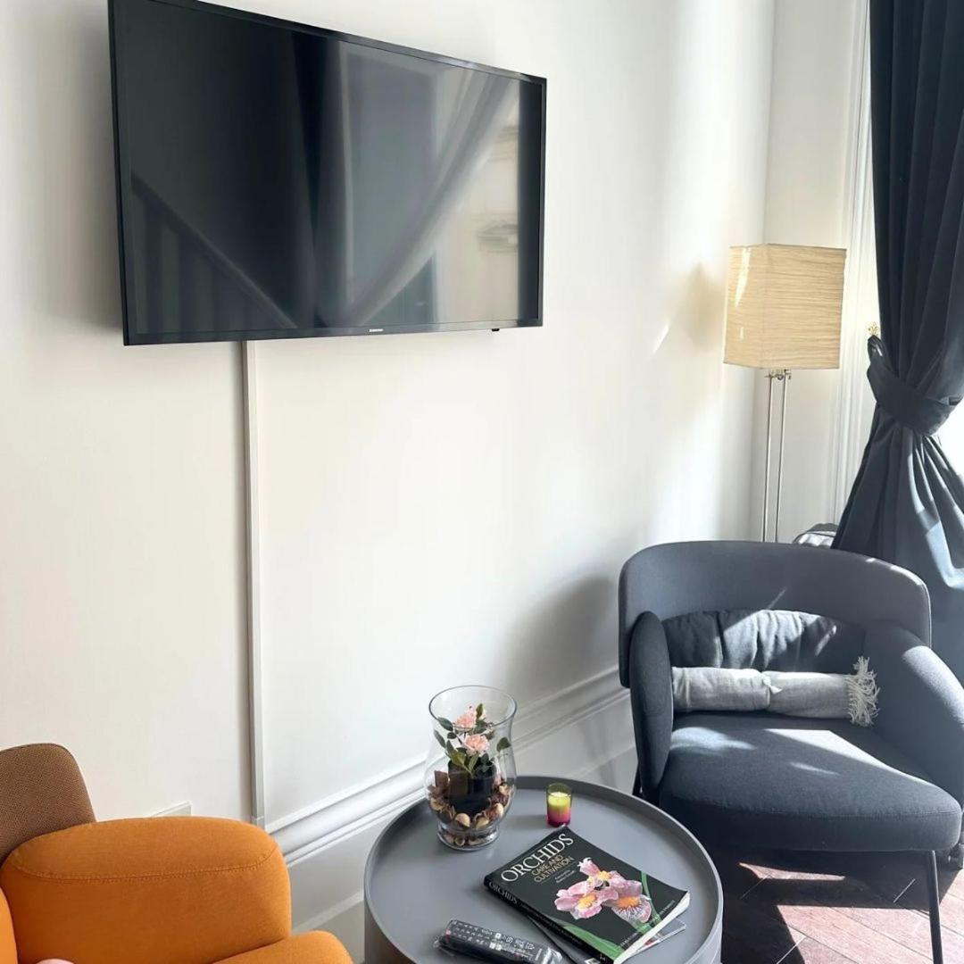 Flat In The Center Of Apartment
