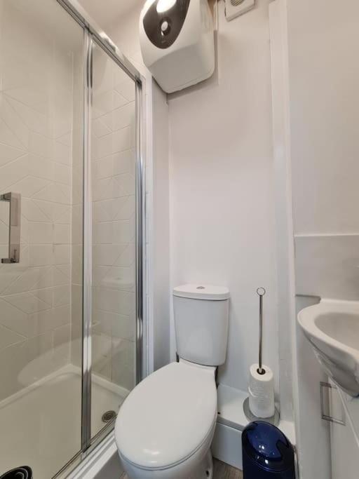 Stylish And Spacious 1 Bedroom Kensal Tube 1a * Londen
