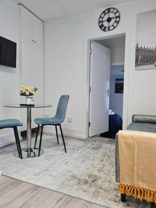 Stylish And Spacious 1 Bedroom Kensal Tube 1a Londen