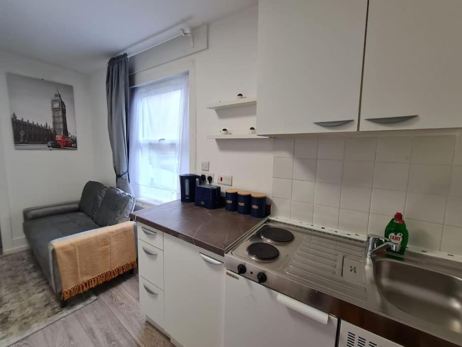 Stylish And Spacious 1 Bedroom Kensal Tube 1a * Londen