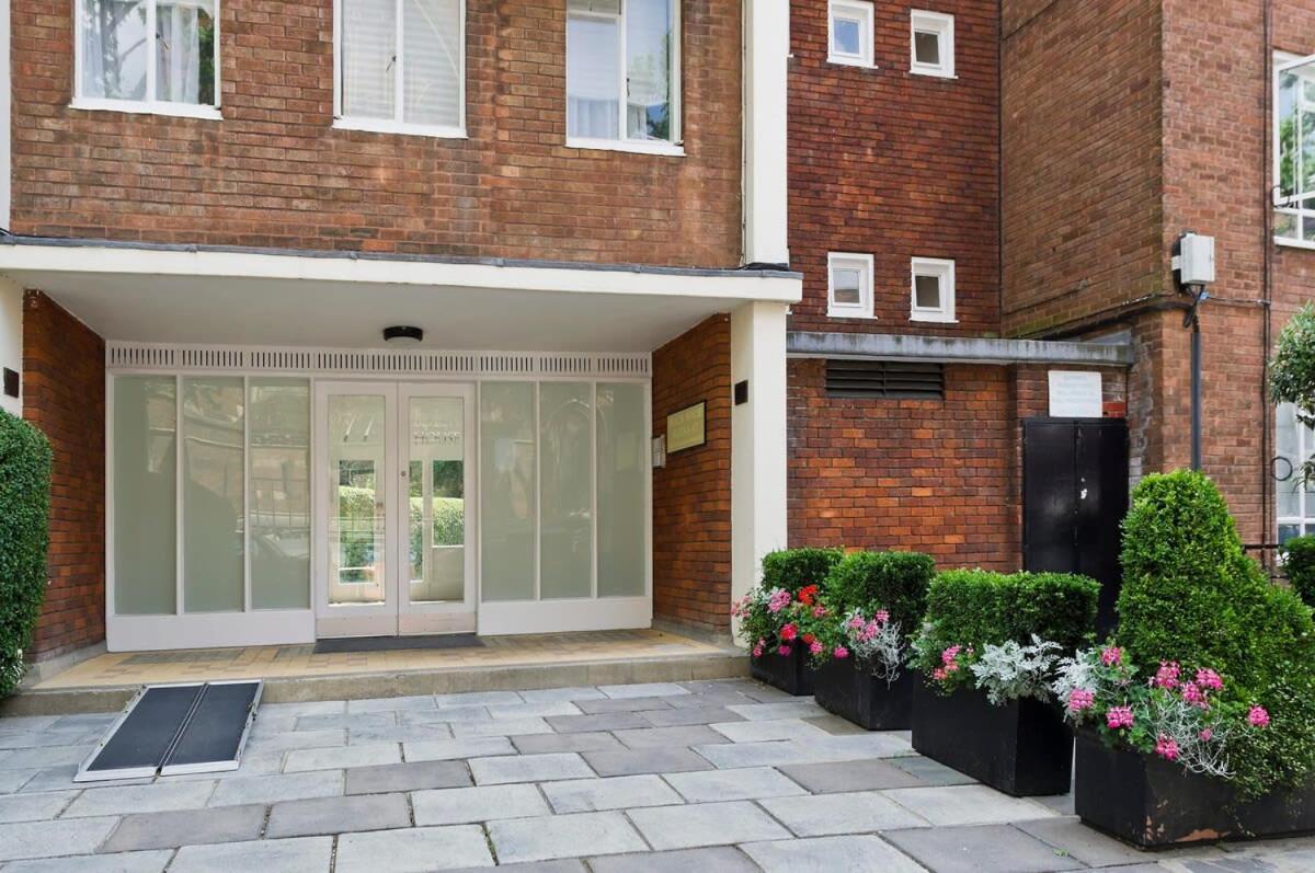 Leafy Earls Court 3 Bed Flat Appartement Londen