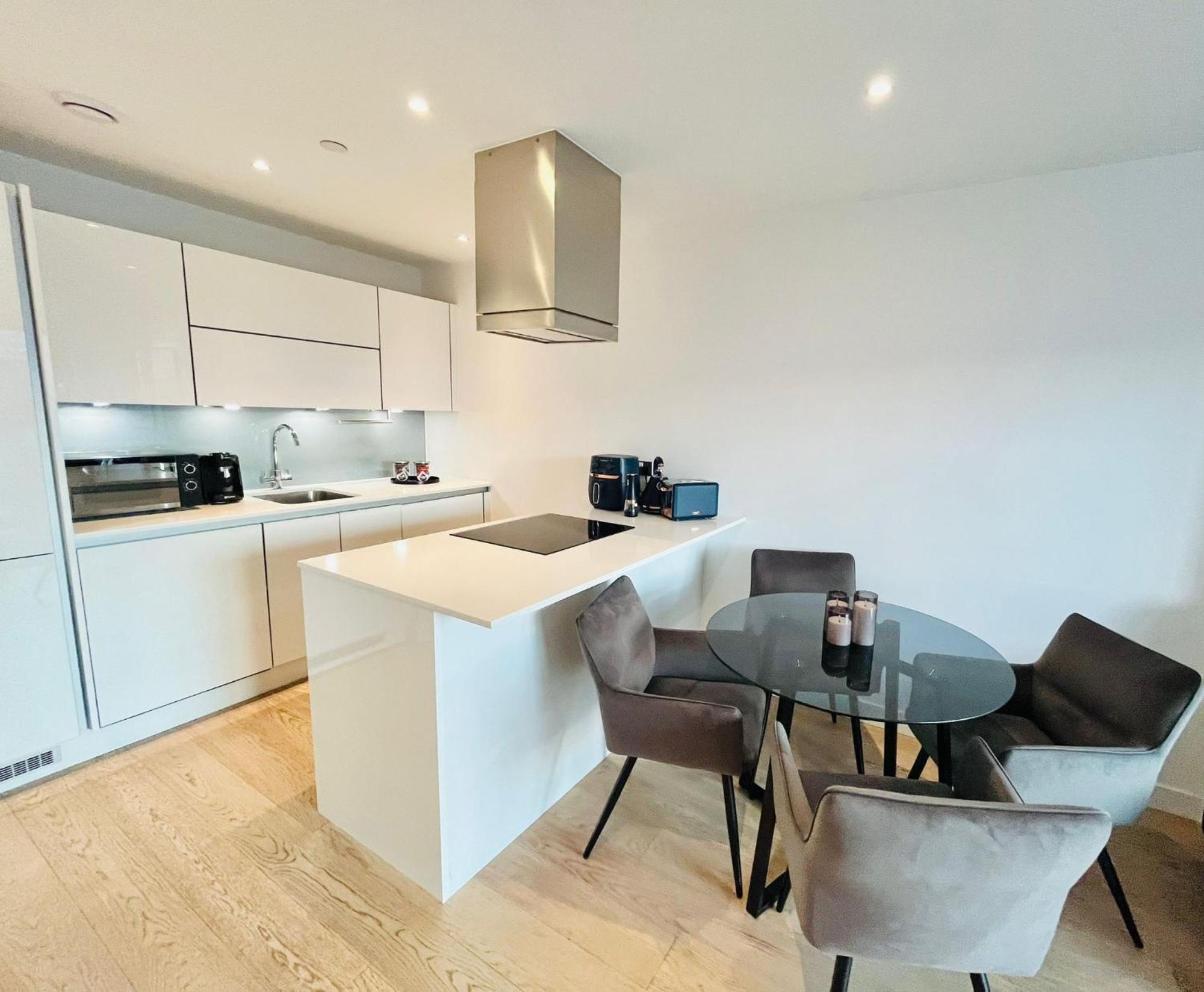 Appartement Modern Canary Wharf Apartment - Prime For Business & Family - Near Tube Access Londen