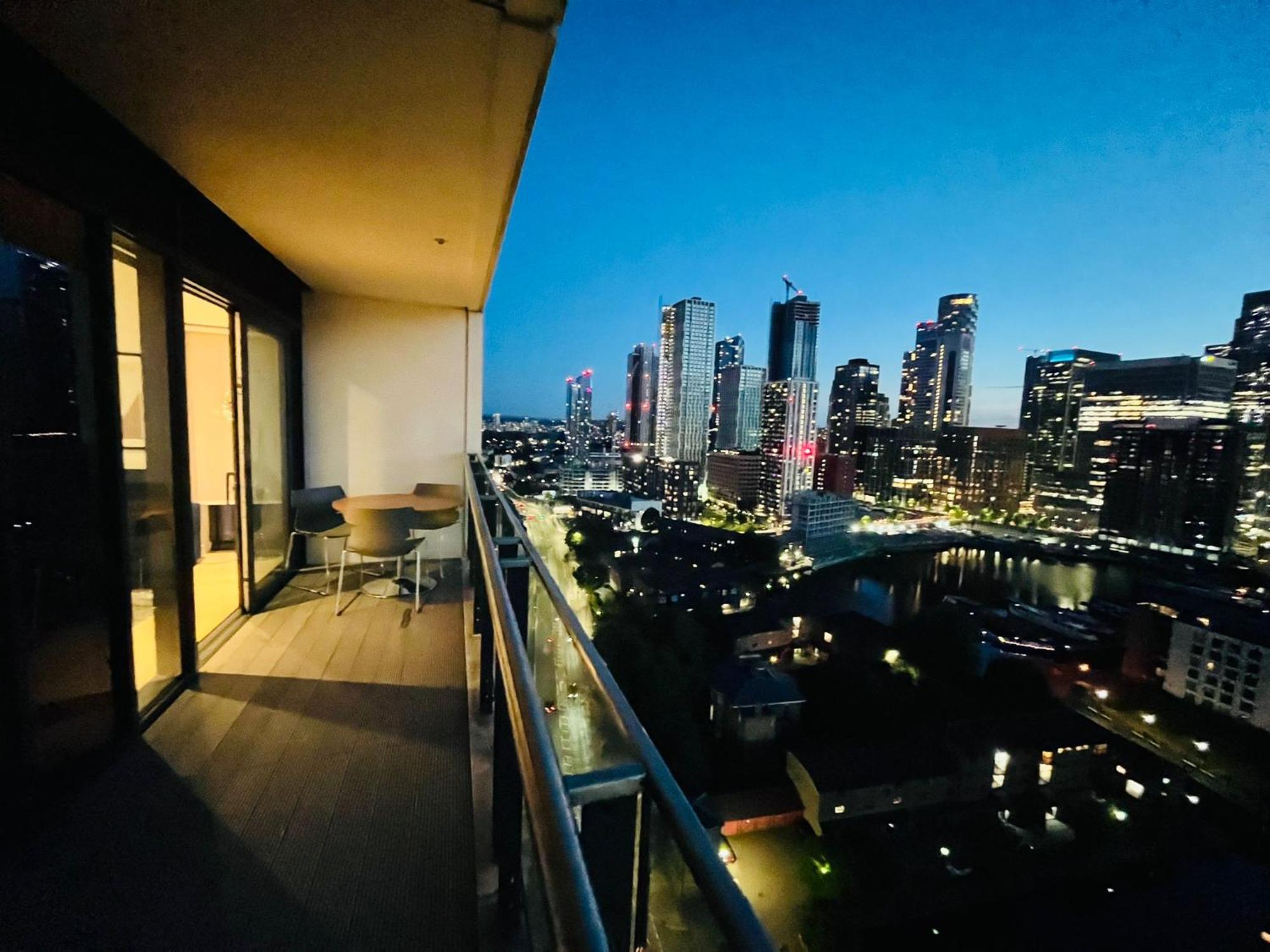 Modern Canary Wharf Apartment - Prime For Business & Family - Near Tube Access Londen