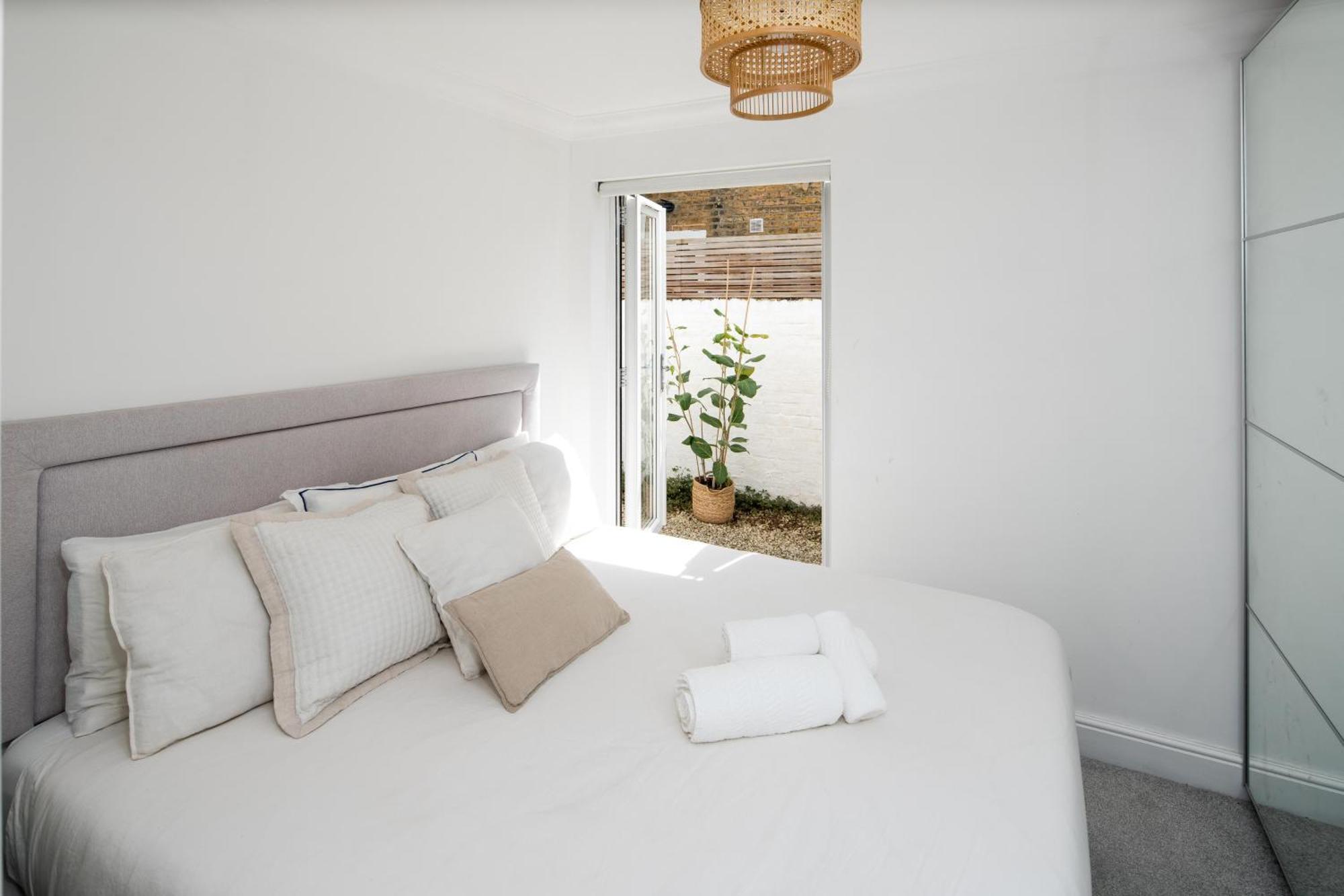 Apartment Charming 2bd Garden Flat In Fulham, *