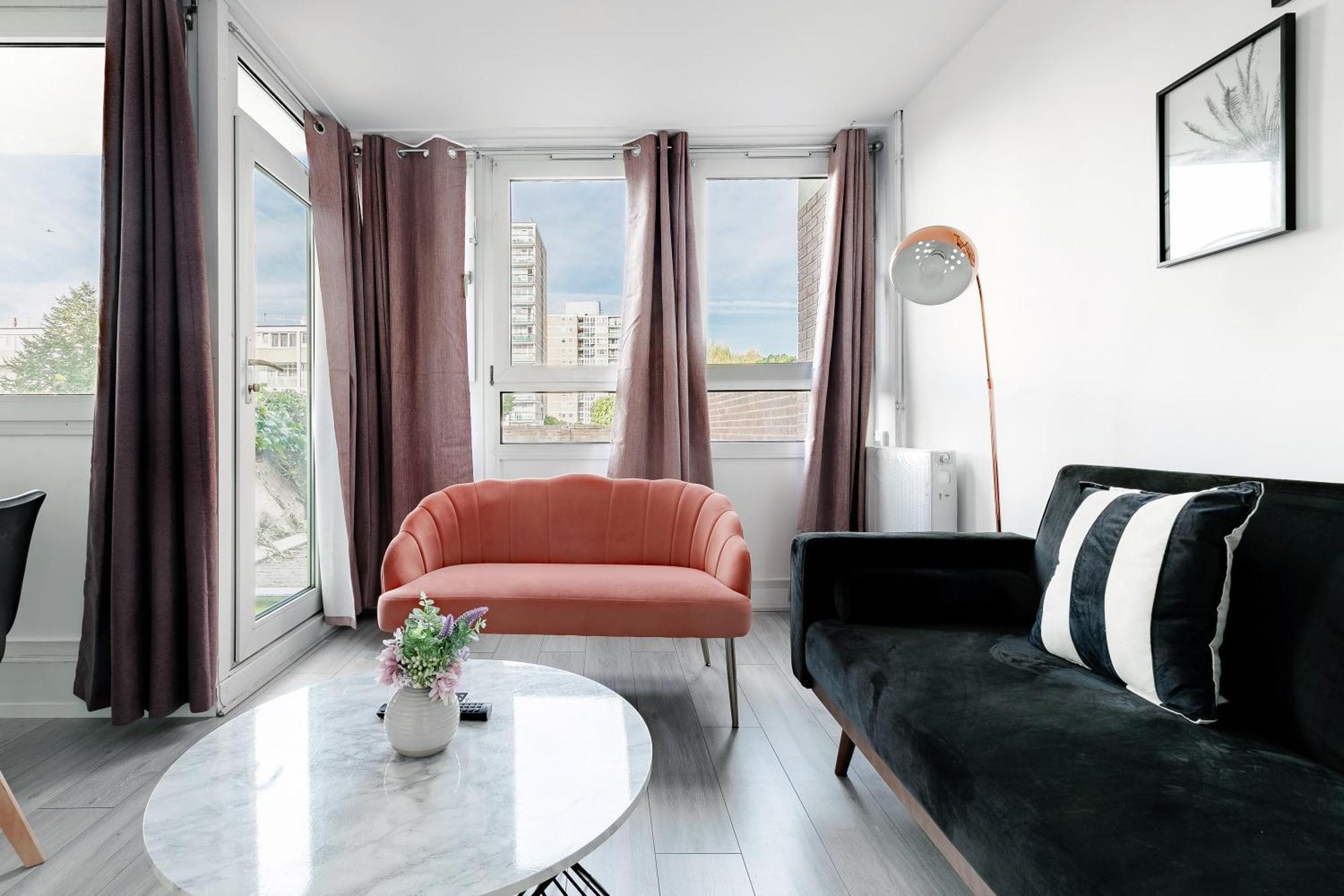 3br Off A13 , Sleeps 6, 2mins To Langdon Dlr,free Parking Leilighet