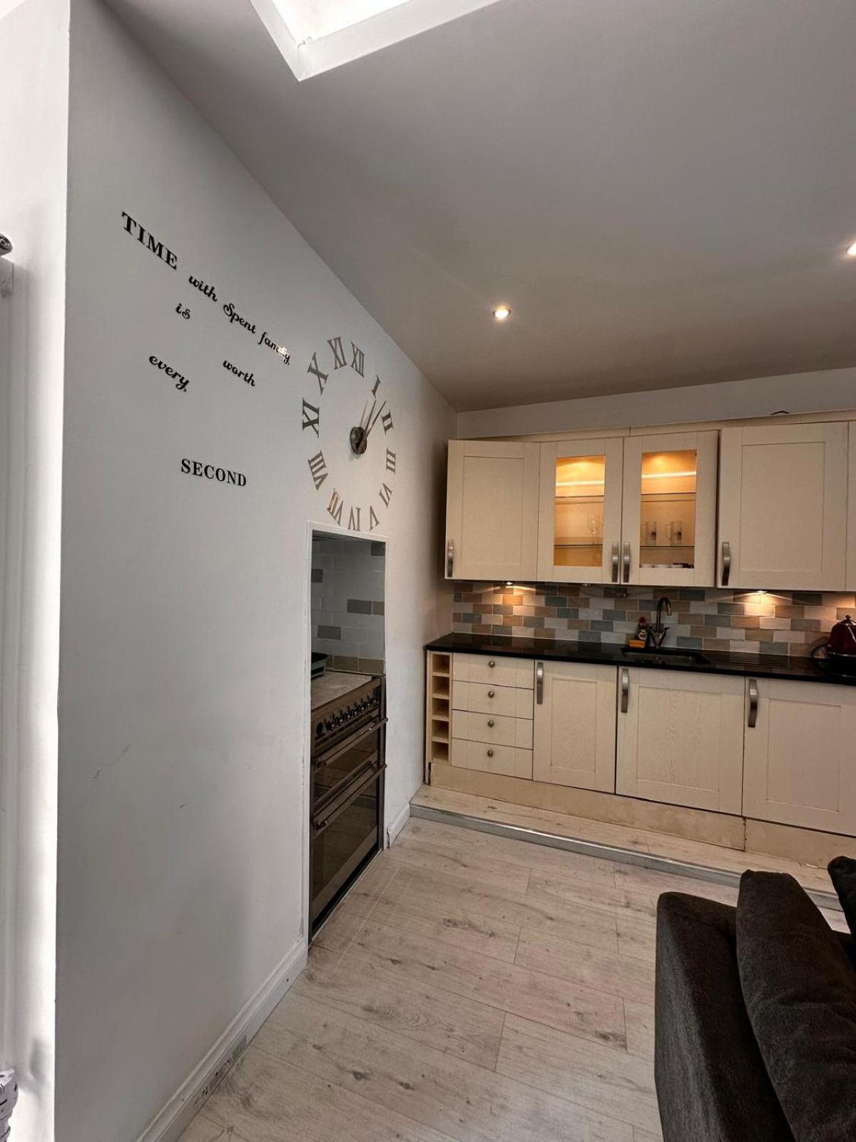 Apartment 2 Bedroom Flat Wembley