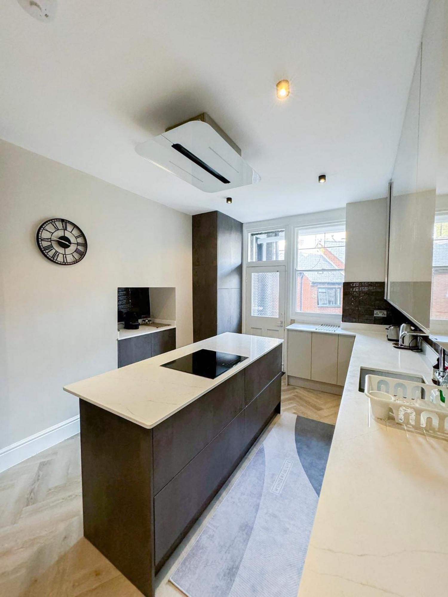 Lux 4 Bedroom In Baker St Near Regent's Park Londen