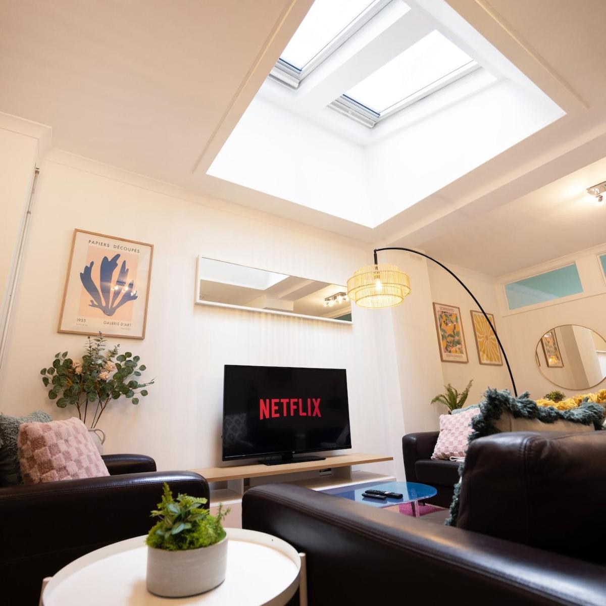 Leilighet Spacious Two-bed 100m From Trafalgar Sqr London