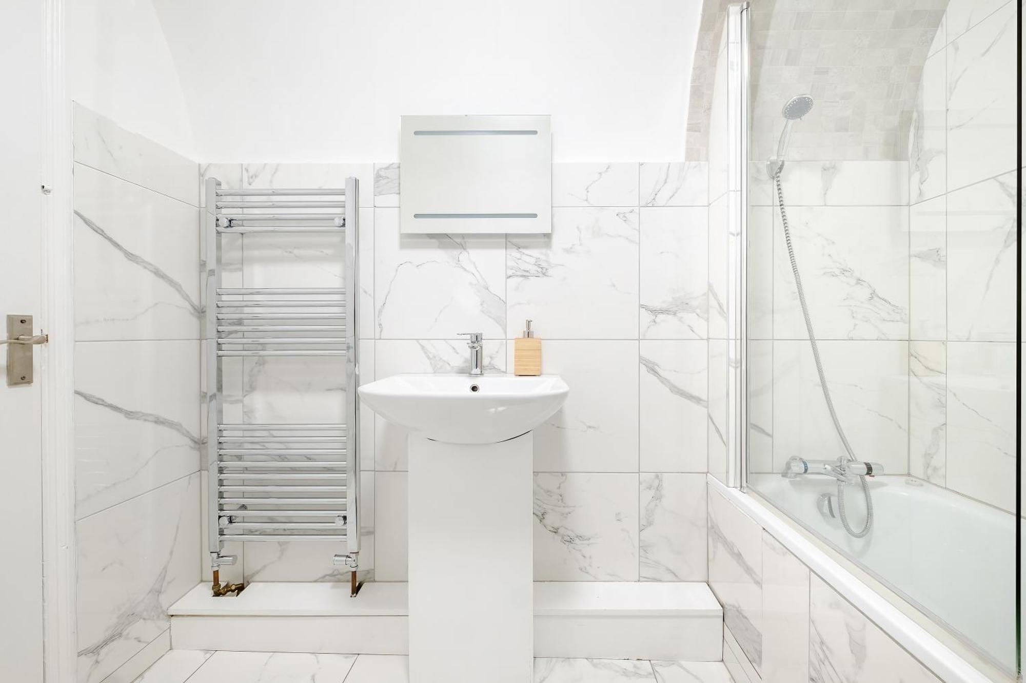Large One Bedroom In Marylebone Apartment London