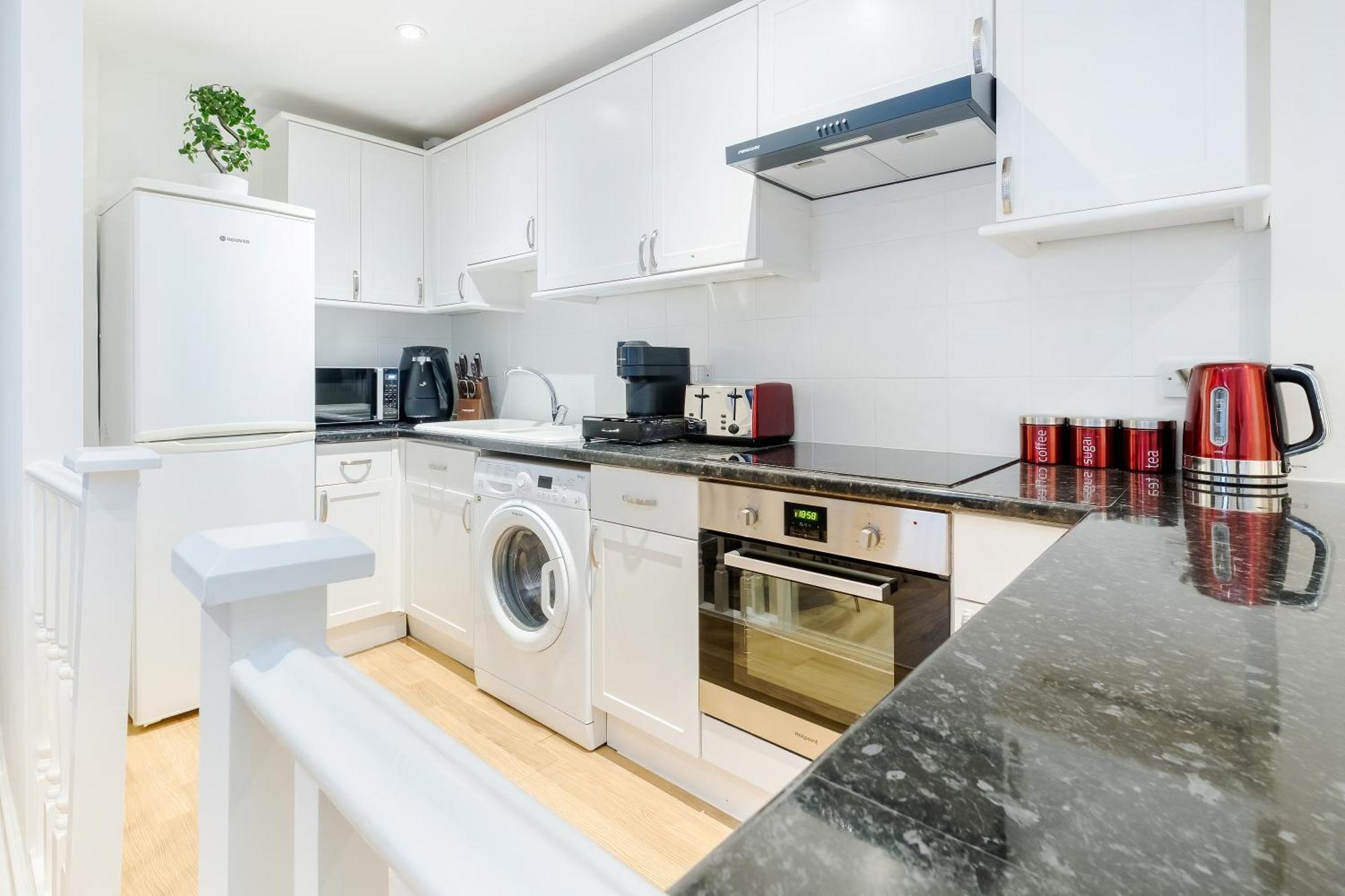 Large One Bedroom In Marylebone Apartment *