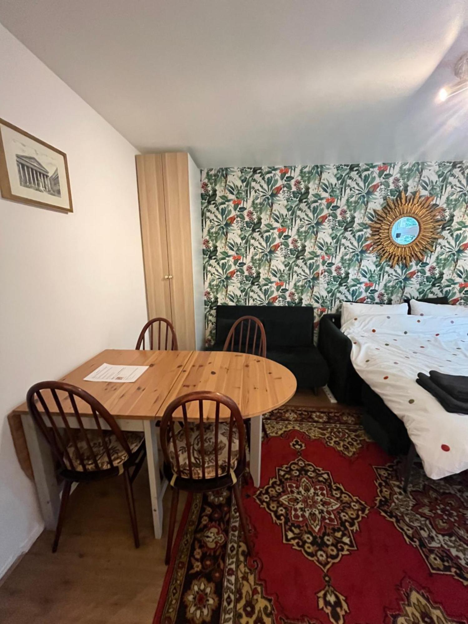 Apartment Cozy 1-br Garden Flat For Up To 4 In East