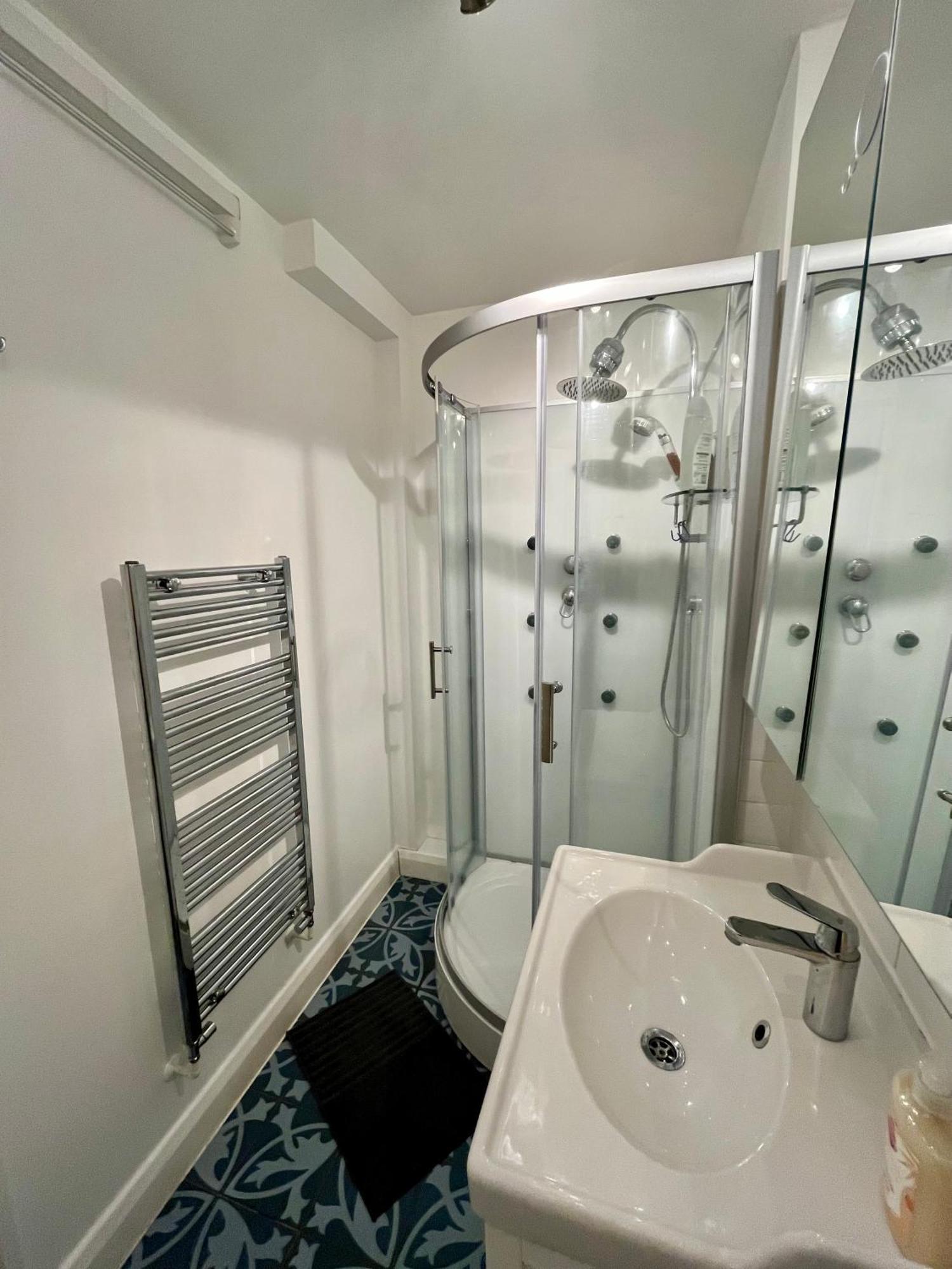 Apartment Cozy 1-br Garden Flat For Up To 4 In East London